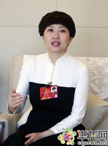 全国人大代表、重庆市谢家湾小学校长 刘希娅接受华龙网记者专访。 特派记者 李文科 摄