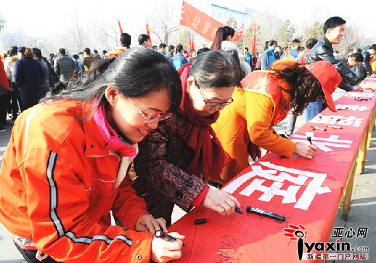 3月5日，吉木萨尔县第十五个公民道德建设月启动现场，到会人员纷纷参与其中