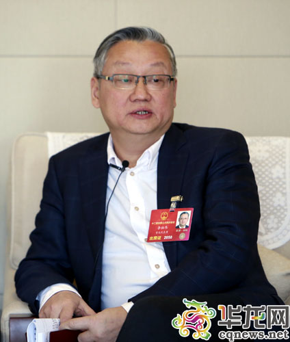 全国人大代表、重庆市水务资产经营有限公司董事长李祖伟接受华龙网记者专访。 特派记者 李文科 摄