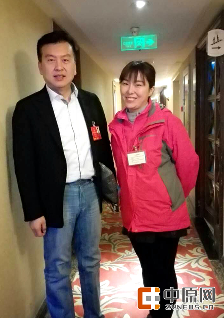 厕所外面偶遇全国人大代表张泽群