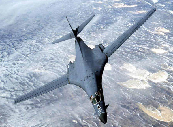 图为B-1轰炸机。