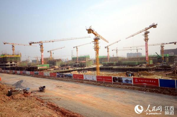 南昌青山湖区对幸福渠进行改造，沿线居民期盼幸福早点来临。