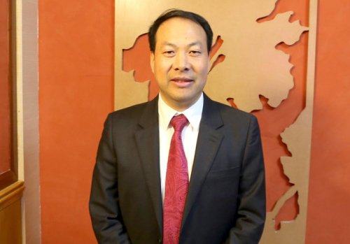 唐晓华认为“海外仓”可以拉动“双升级”。(来源：本文图片均由欧洲时报记者孔帆 摄)