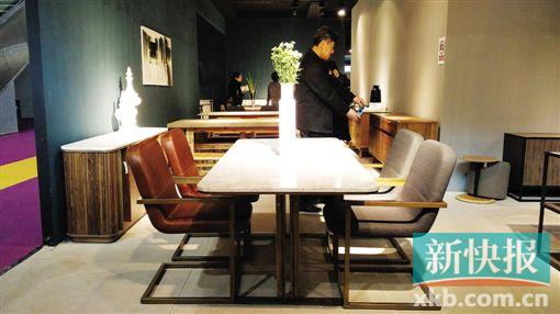 ■今年流行实木混搭黄铜与大理石