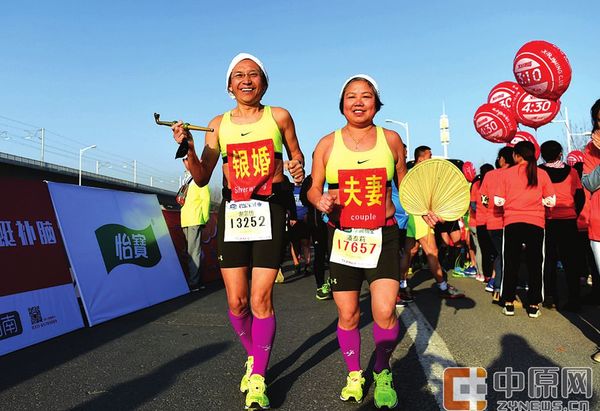 银婚夫妻齐上阵