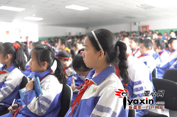 中华文化大讲堂经典诵读走进乌鲁木齐市64小学活动现场。记者 吕伊晗摄
