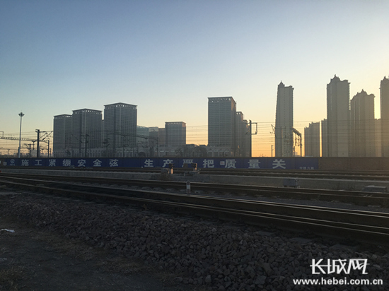 铁路。长城网 杨雅荃 摄