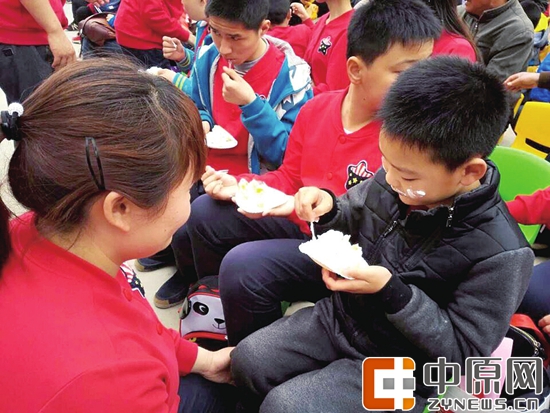 全国首家 星星儿童村 郑州成立 自闭症孩子在 家