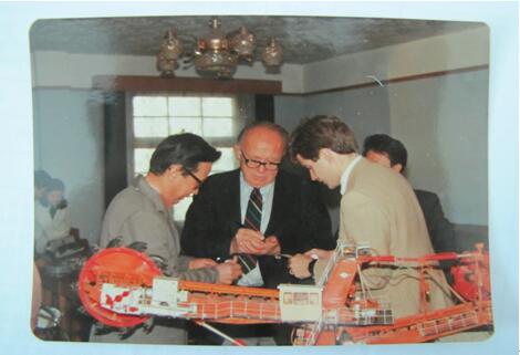 重机厂的产品在上世纪80年代畅销国内外（资料图）