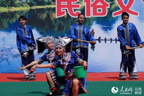 壮族舞蹈《布瑞三月三》。（付余红 摄）