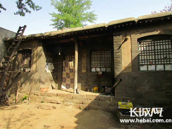 多个爱心组织志愿者携手走访平山县贫困学生家