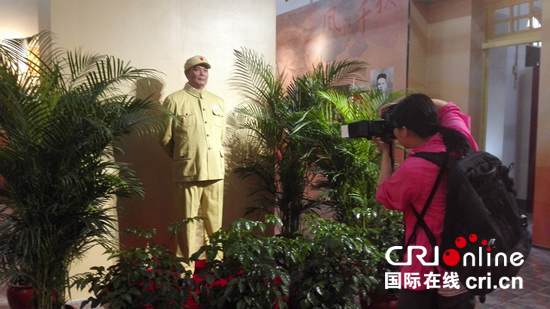 “中华民族伟大复兴与叶剑英史迹展”12日在广州揭幕，叶剑英元帅蜡像首次在国内展出。