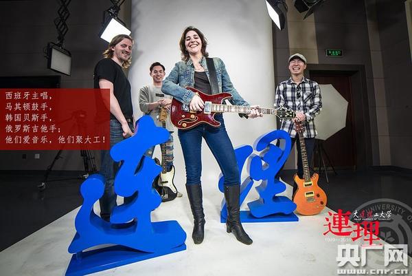 　　大连理工大学推出“连理”照片 激发师生爱校情怀（高振钧 何昕琛摄）