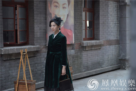 《杀八方》杀青曝角色剧照 彭杨持枪"帅弯"众人