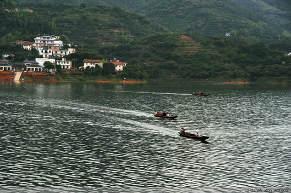 【原创】美哭了，黄草小镇之八“幽静的湖滨香舍好住处”