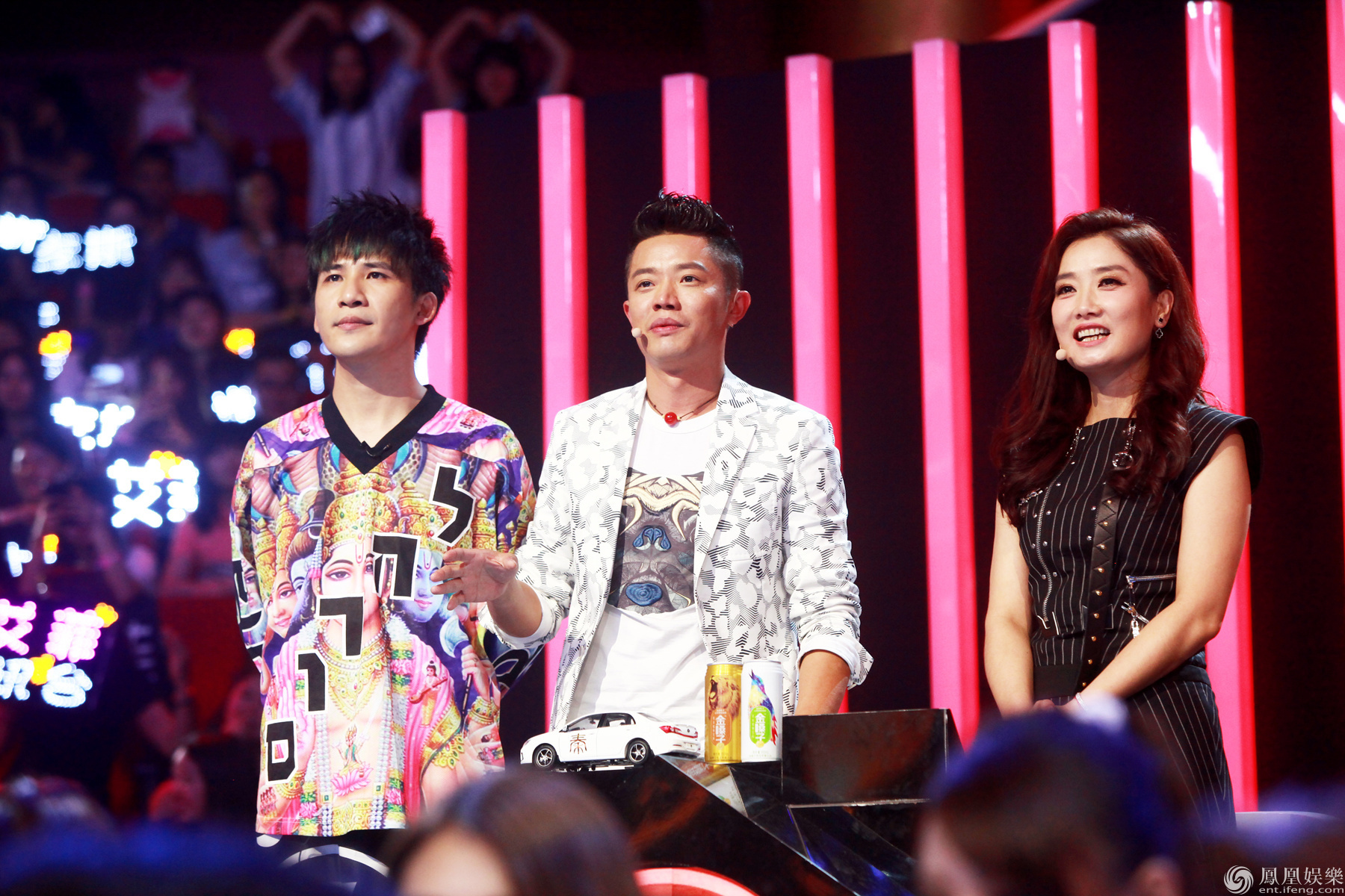 大张伟空降《盖世英雄》阻击韩团 玩转电音《