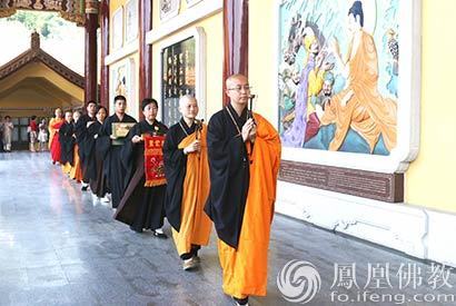 宜兴大觉寺八关斋戒 300戒子同修年龄最小者仅9岁