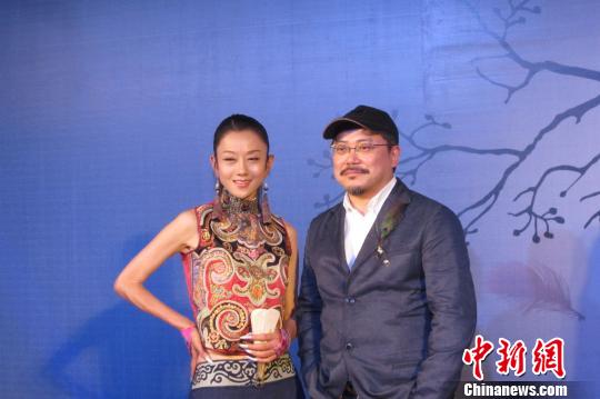 杨丽萍、叶锦添亮相《孔雀》全球巡演发布仪式。　胡远航　摄