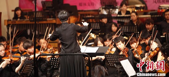 图为中国青年交响乐团在演出中。