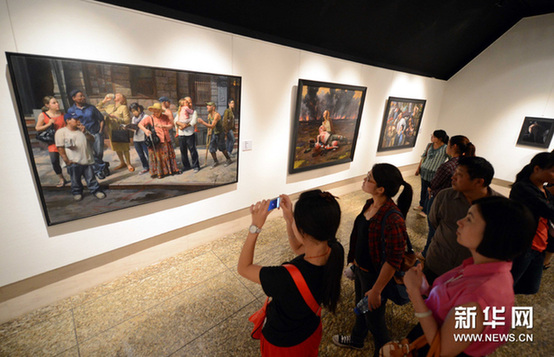9月14日，“美国当代写实油画展”中国联展北京首展在中华世纪坛开幕。新华网图片 李晓果 摄