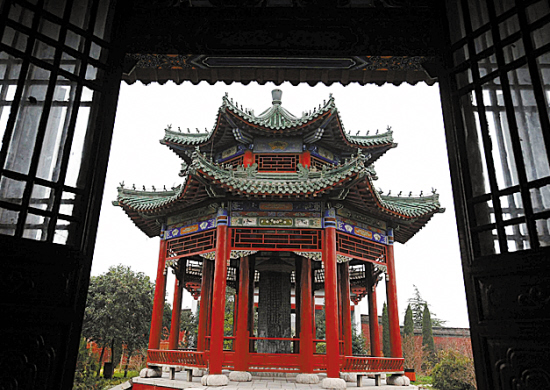 河南商丘古城建于明朝正德六年(公元1511年),是国内保存较好的古城之