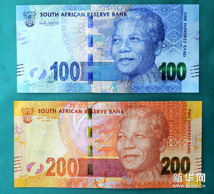这是11月6日拍摄的印有曼德拉头像的新版纸币。新华网图片 李启华 摄