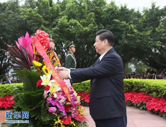 12月7日至11日，中共中央总书记、中央军委主席习近平在广东省考察工作。这是习近平在深圳莲花山公园向邓小平铜像敬献花篮。兰红光摄图片来源：新华网