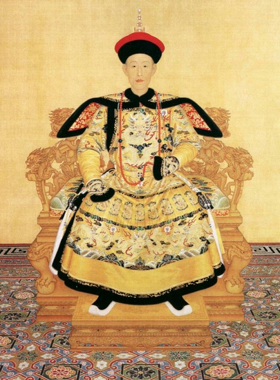 台北故宫缺乏乾隆肖像和大的钟表机械等藏品，需要向北京故宫借。图为北京故宫藏乾隆朝服像。