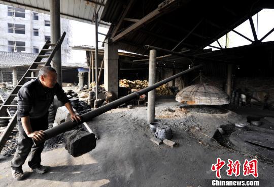 国家级非物质文化遗产朱氏砂器制作工序　安源　摄