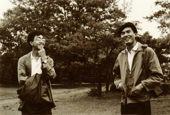 陈逸飞（左）与夏葆元（右），摄于1973年。