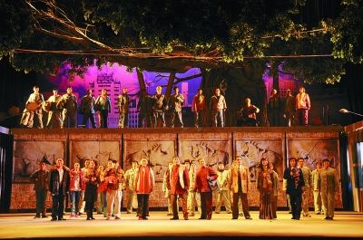 《西京故事》是陕西省戏曲研究院于2011年推出的大型秦腔现代剧。