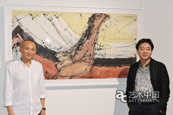 开幕现场 艺术家乔晓光（左）和灿艺术中心董事长李剑光（右）