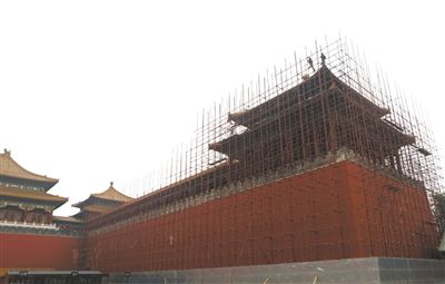 　　修建中的午门雁翅楼。新京报记者 黄月 摄
