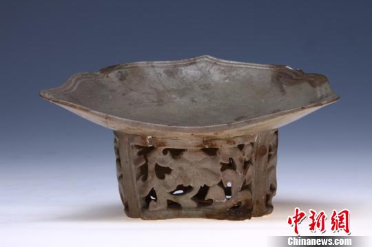 北宋青瓷劃花枕　浦江縣博物館提供　攝