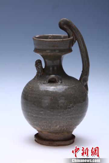 唐青瓷雞首壺　浦江縣博物館提供　攝