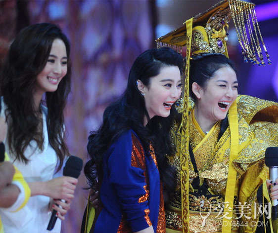 范冰冰携绯闻男友录快本 被嫌太胖满地打滚_河南频道_凤凰网