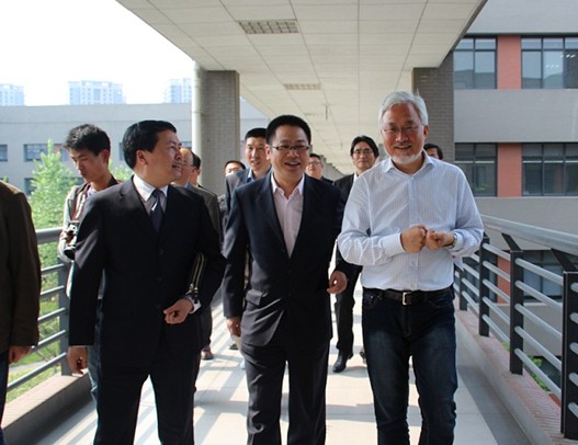 凤凰卫视执行副总裁杨家强视察西华大学凤凰学院