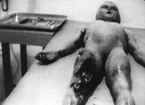 UFO降临美国罗斯维尔 网友质疑真假(组图)