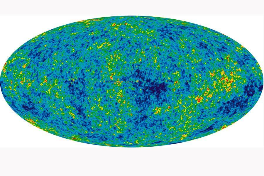 欧洲航天局制做了这张迄今最精确的5000万像素宇宙微波背景辐射图全景图，在椭圆形边缘的图案内，密布蓝色和棕色的光点，代表辐射温度波动。这就是“大爆炸”38万年后的宇宙景象。
