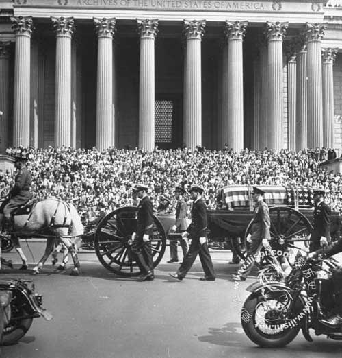 1945年美国经济危机_严重的经济危机,使得国统区内经常爆发大规模民众游行和对抗-1945 ...