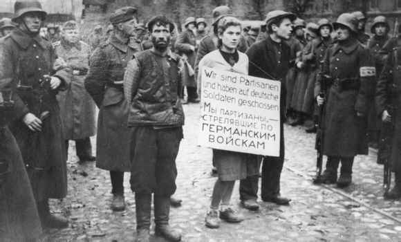 纳粹为何公开虐杀花季少女?[高清组图]