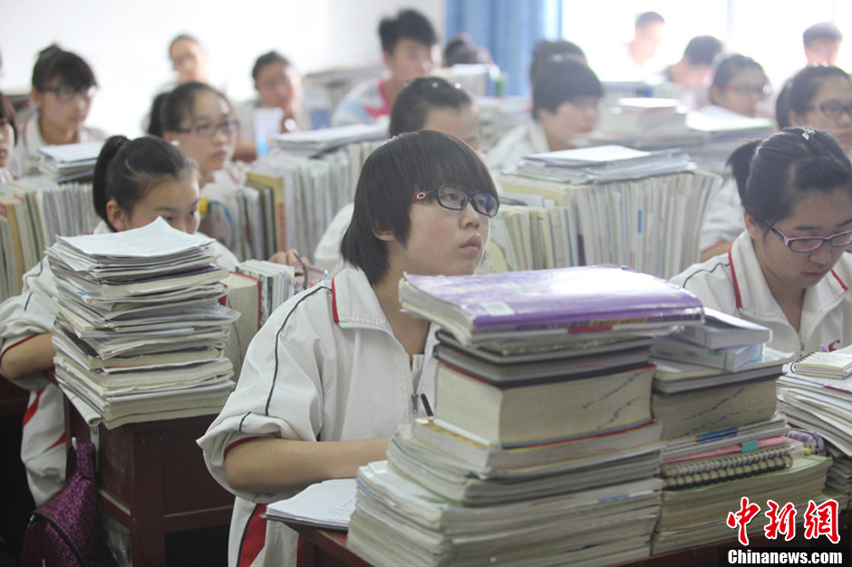 高考进入倒计时 学生丰富课余活动减压迎考