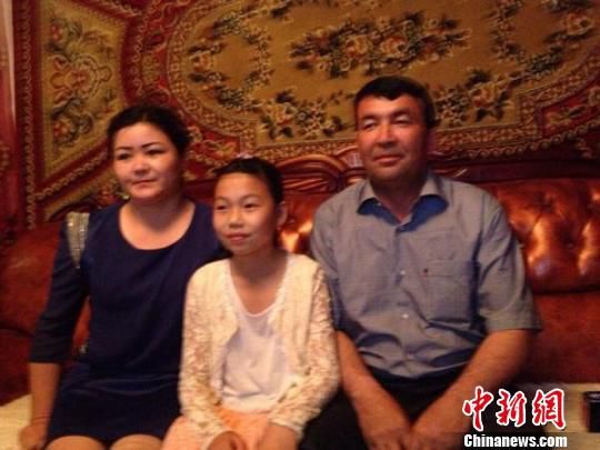 维吾尔族夫妇收养被弃汉族女孩9年称情深难以割舍