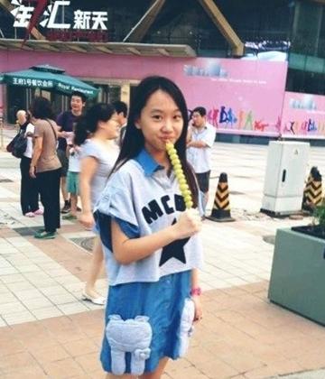 42岁闫妮14岁女儿近照曝光