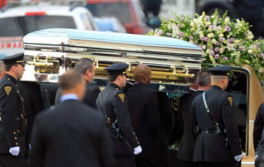 惠特尼-休斯顿葬礼举行 一代天后的最后告别 