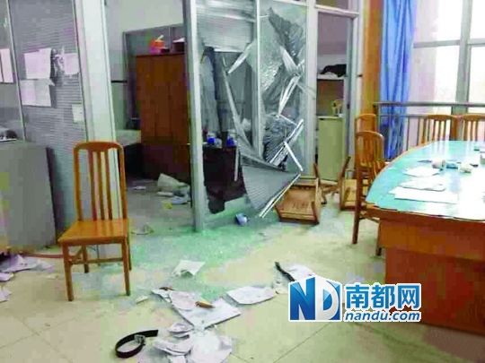 西安一医院儿科遭20多人打砸 目击者:有警察受