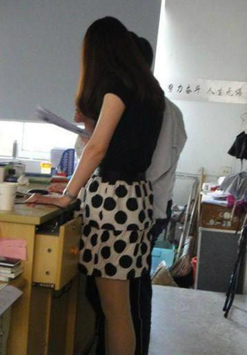 学生偷拍<em>女老师</em> 性感穿着让人心跳加速_游戏频