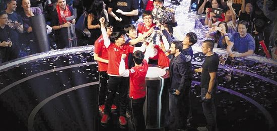 赚钱不输电视名嘴电竞名嘴酒神年入1400万