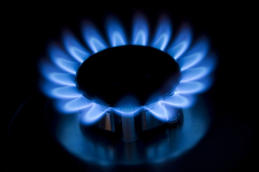 液化石油气和天然气均属无色无味气体，但因其易燃、易爆的特性，出于安全原因，供应家庭使用的瓦斯都会加入一种像烂鸡蛋