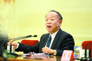 人大发言人李肇星答记者问,称我国一律实行直